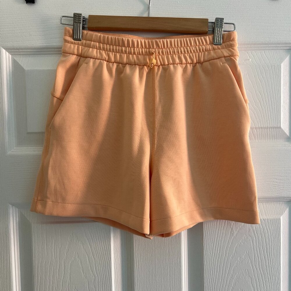 Lululemon Softstreme Shorts SIZE 4